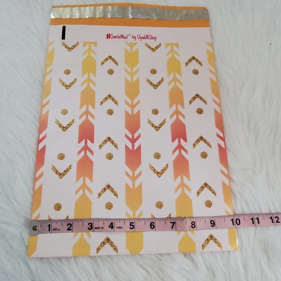 (25) 10 x 13 Arrow Design Self Sealing Poly Mailer - Picture 2 of 5